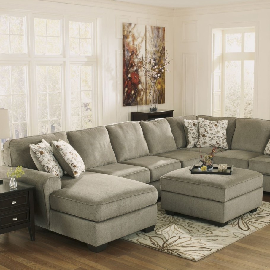 Мягкий уголок в гостиную