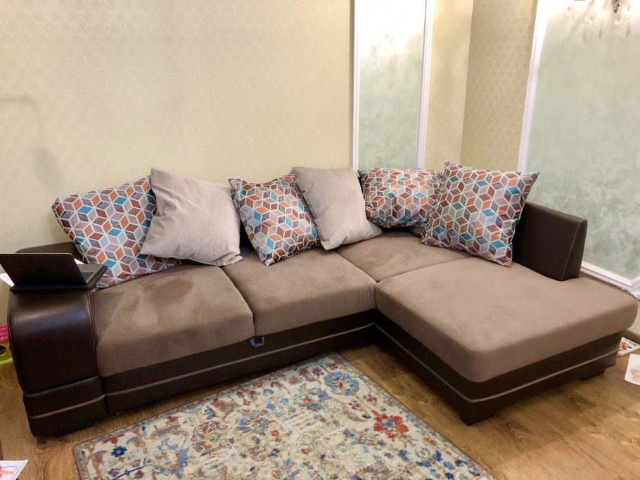 Диван много мебели угловой