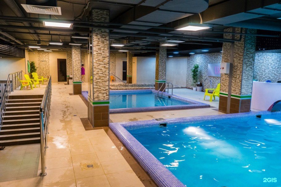 Открытый бассейн в Москве Чайка зимой