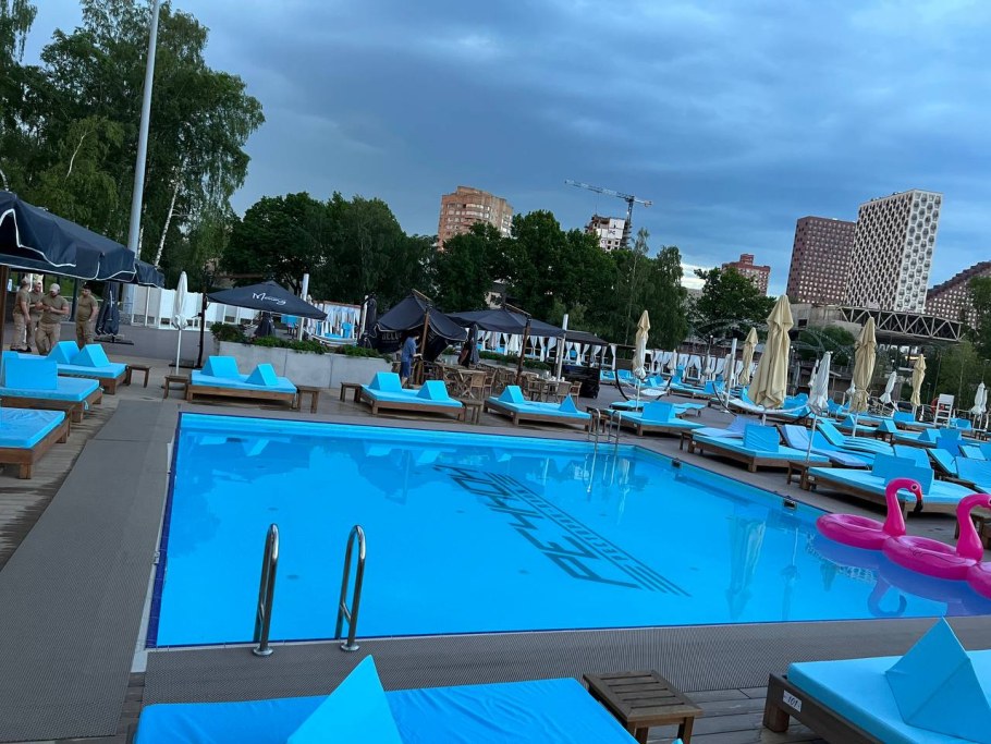 Бассейн в Ерино открытый бассейн