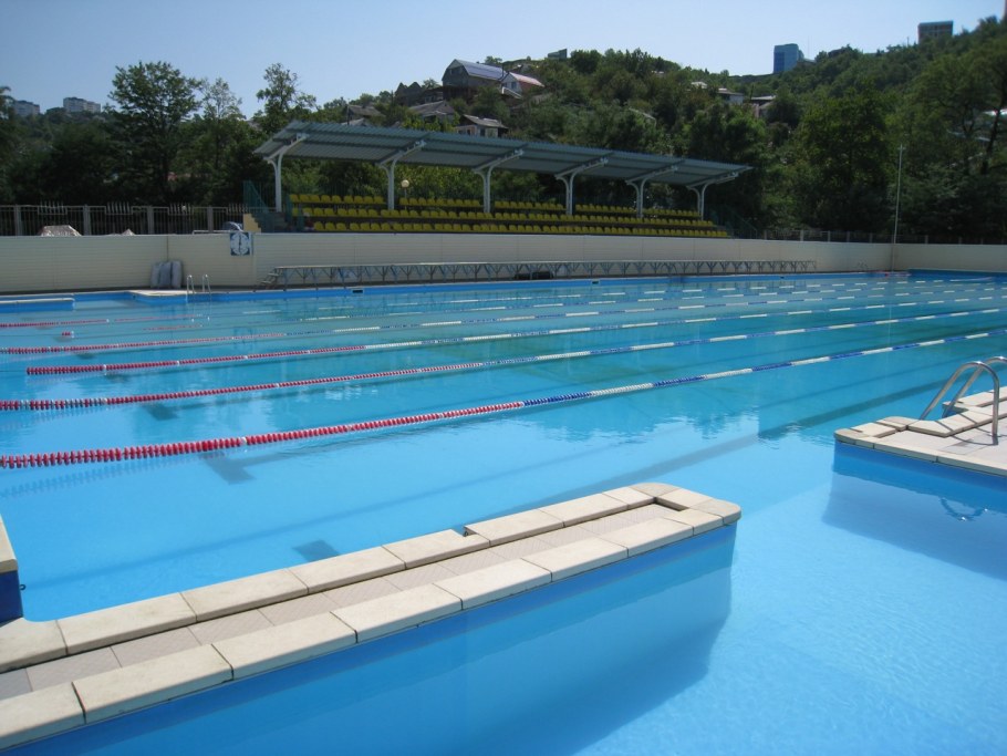 Плавучий бассейн на Москве-реке