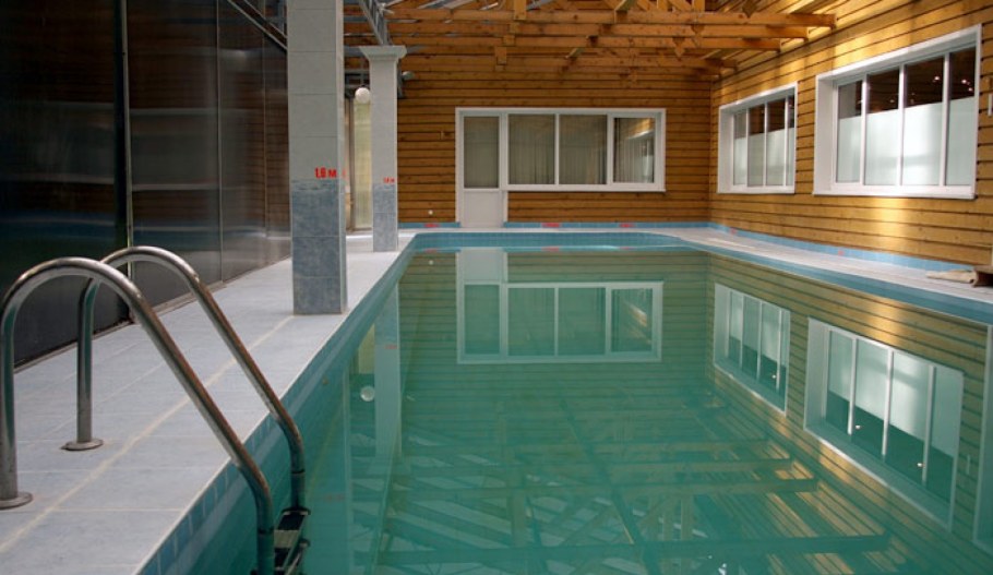 Платный бассейн открытый