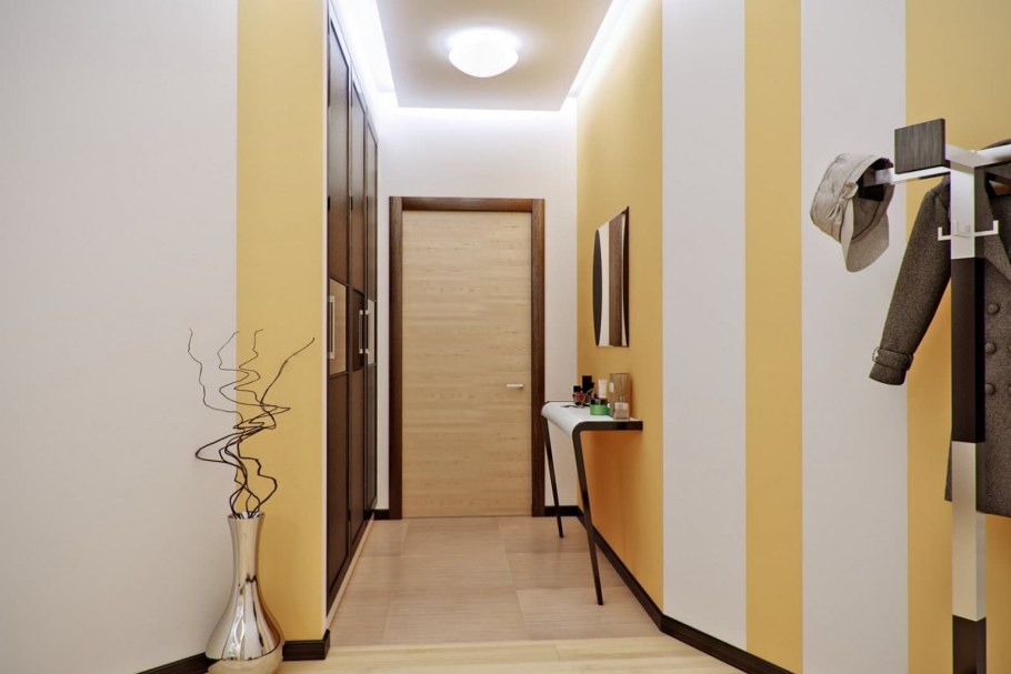 Интерьер узкой прихожей
