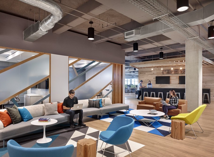 Лаунж зона в офисе