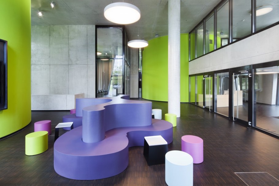 Яркие интерьеры общественных зданий