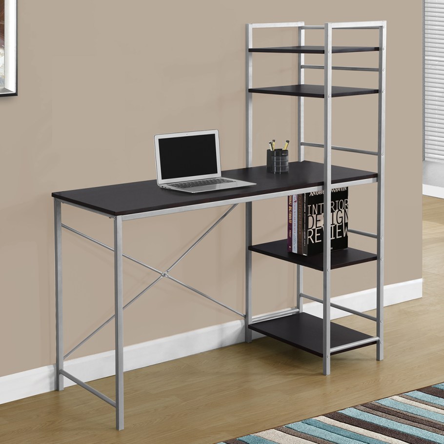 Компьютерный стол на металлическом каркасе