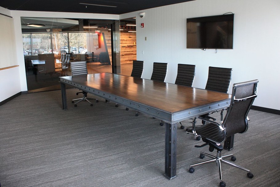 Офисная мебель в стиле лофт