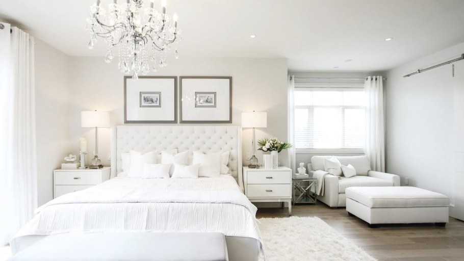 Комната с серыми стенами