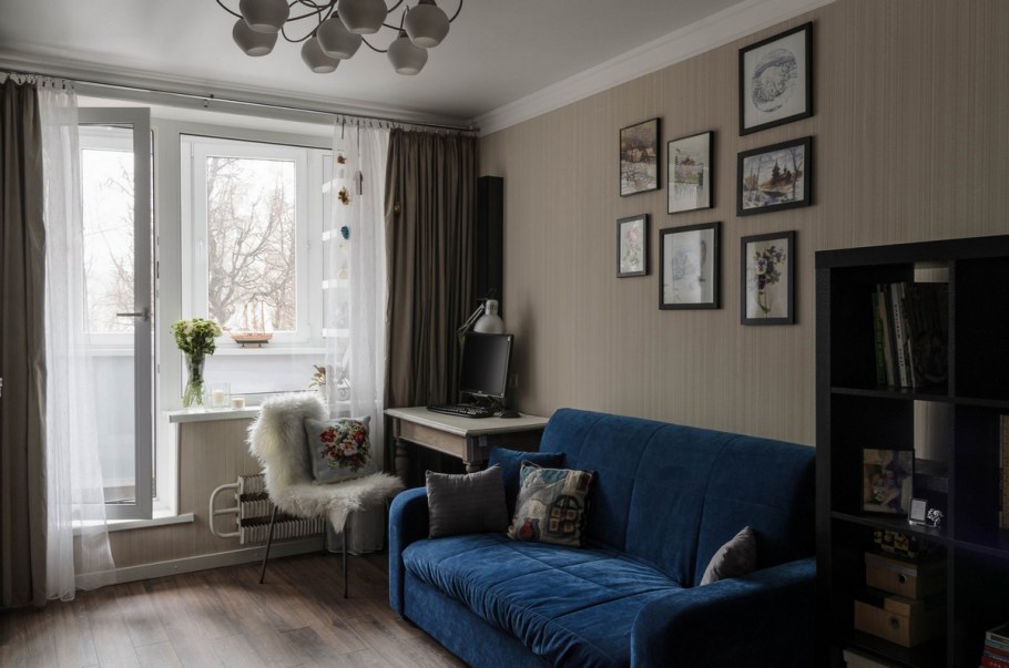 Проходная гостиная с тремя дверями