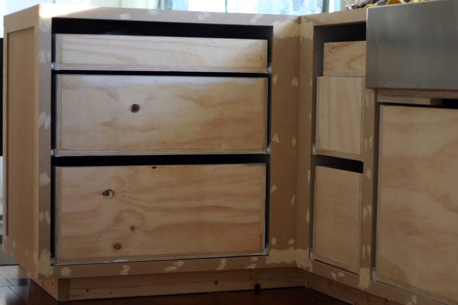 Кухонные шкафы из фанеры