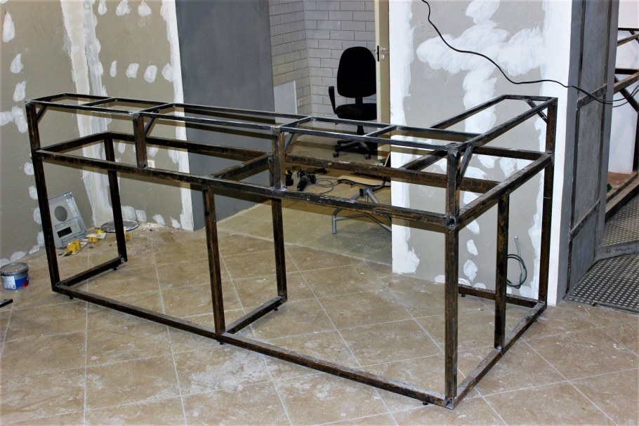 Каркас барной стойки из металла
