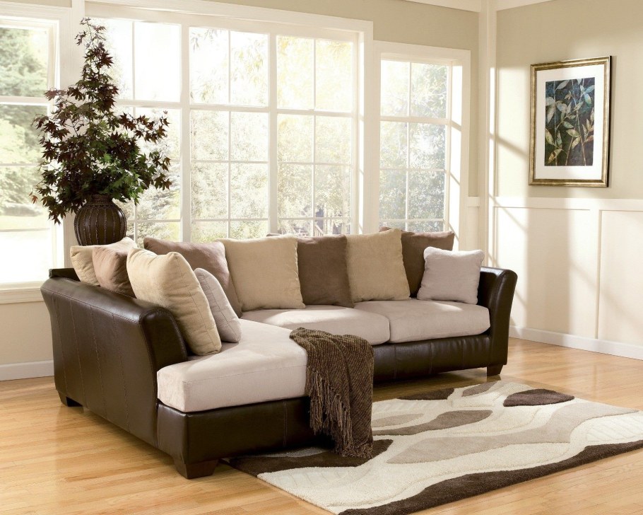 Светло коричневый диван