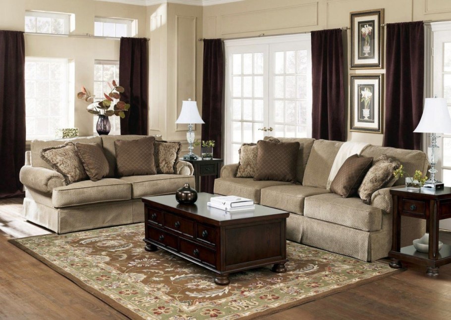 Бежевая мягкая мебель в интерьере