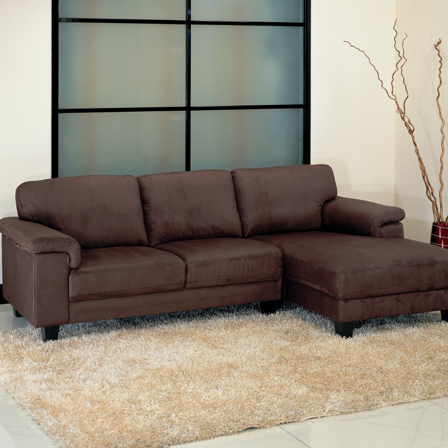 Коричневый диван