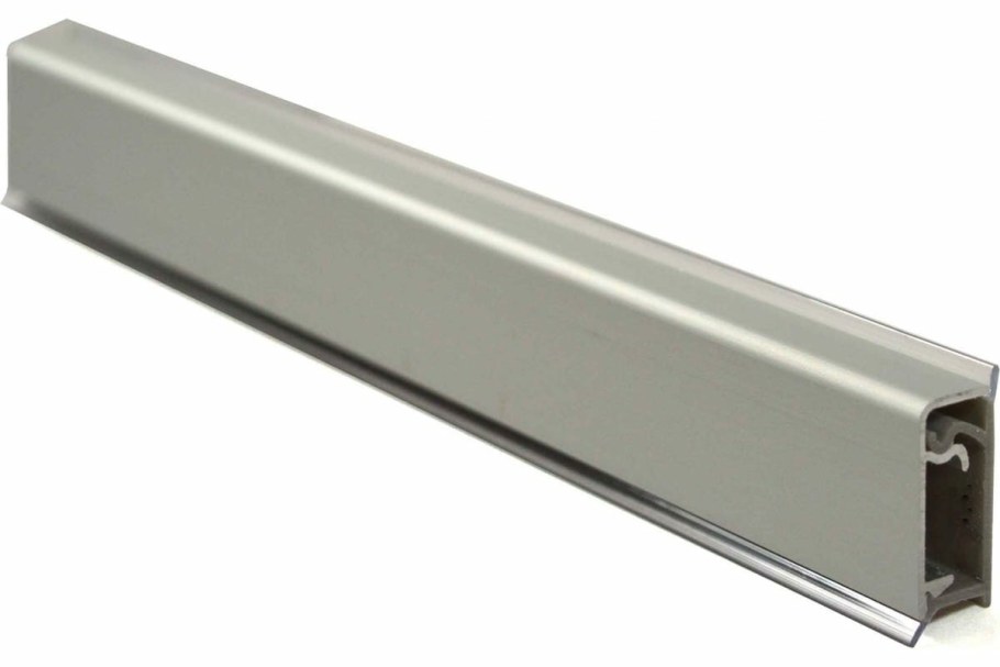 Rehau 113 плинтус кухонный