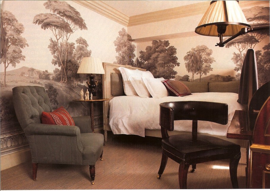 Настенная роспись в интерьере гостиной гризайль