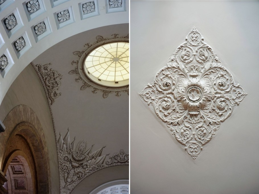 Интерьер с большой картиной