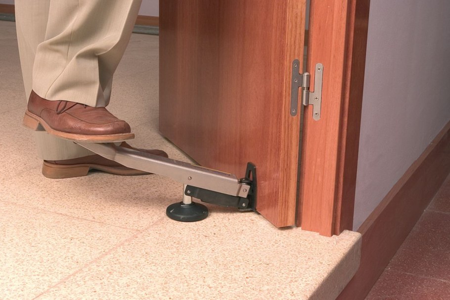 Рычажный механизм для демонтажа дверного полотна