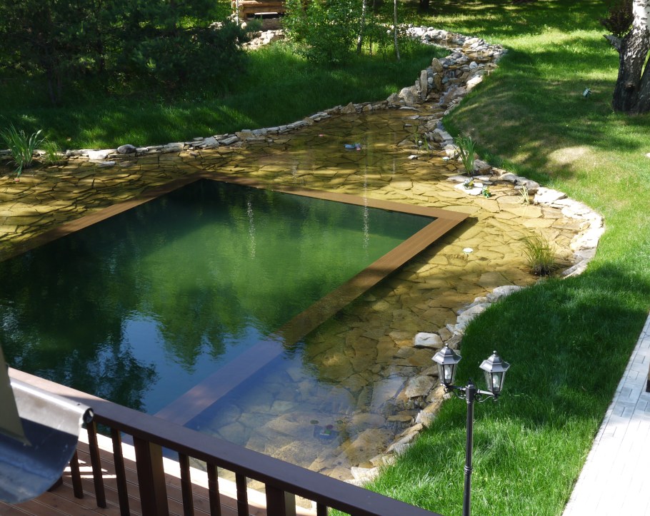 Плавательный пруд с биоплато