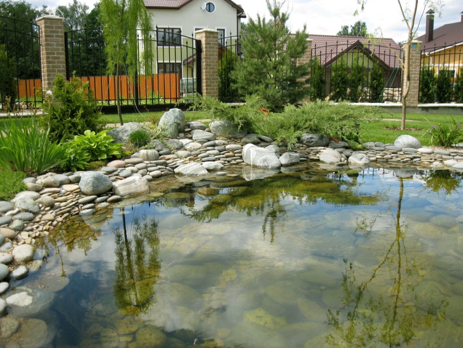 Искусственное озеро на участке