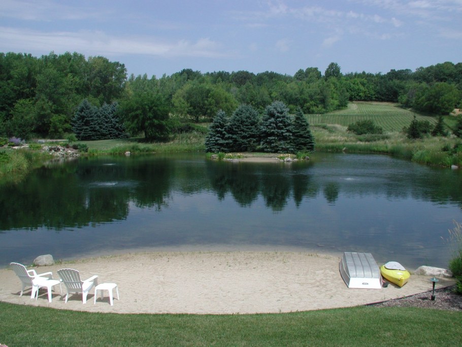 Искусственное озеро