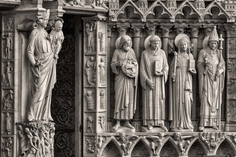 Рельеф горельеф Готика