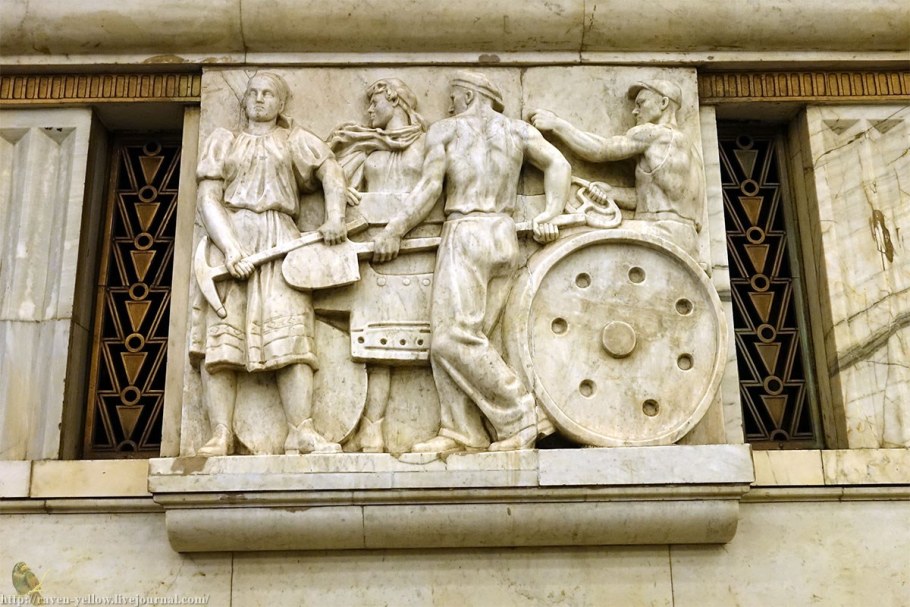 Станция Электрозаводская барельефы