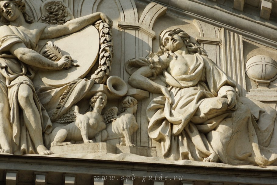 Михайловский замок рельефы