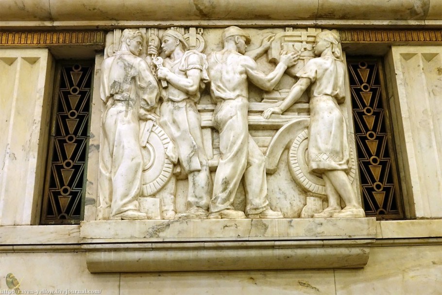 Станция Электрозаводская барельефы