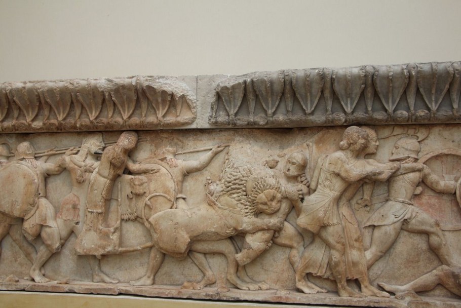 Юхан Смуул барельеф