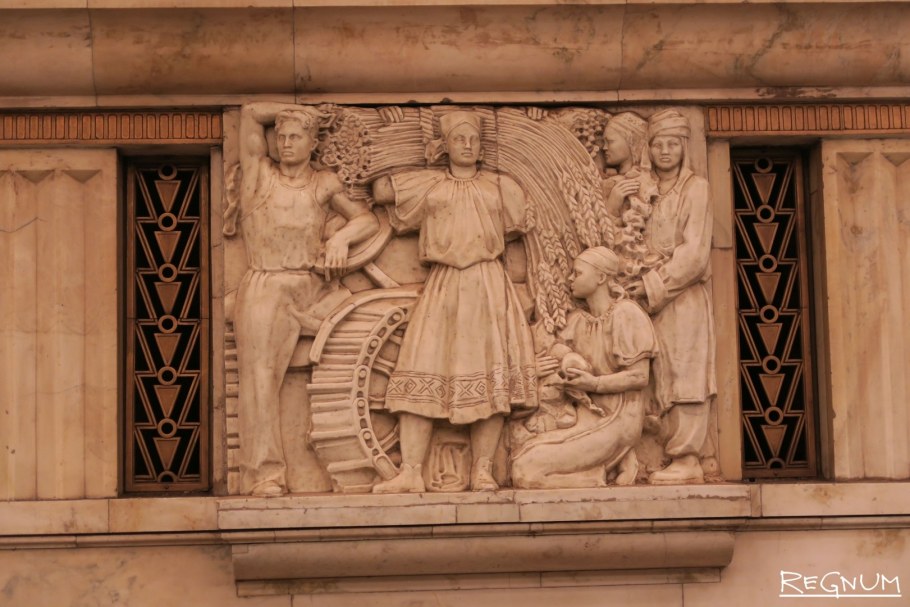 Грифон скульптура горельеф