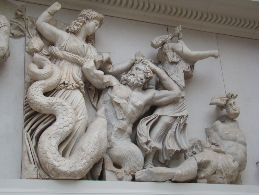 Горельеф алтарь Зевса