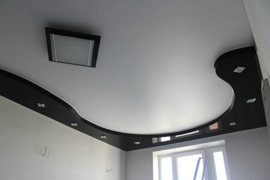 Двухуровневый подвесной потолок