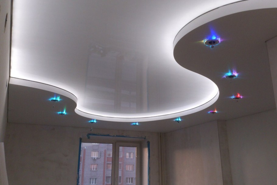 Двухуровневые натяжные потолки