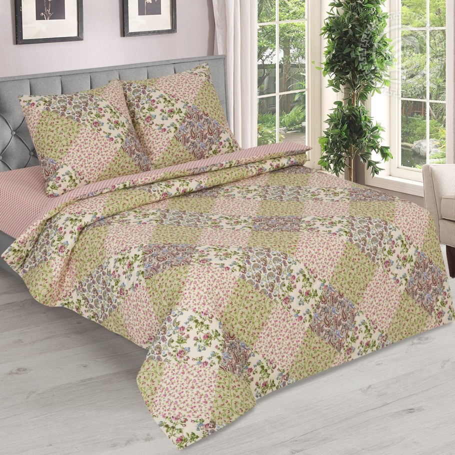 У комплекта нет рюшей и наволочки не отстрочены (нет ушек)