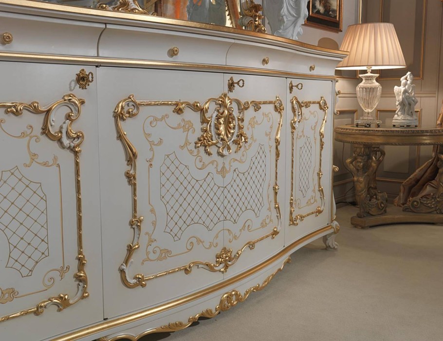 Мебель рококо в Версале