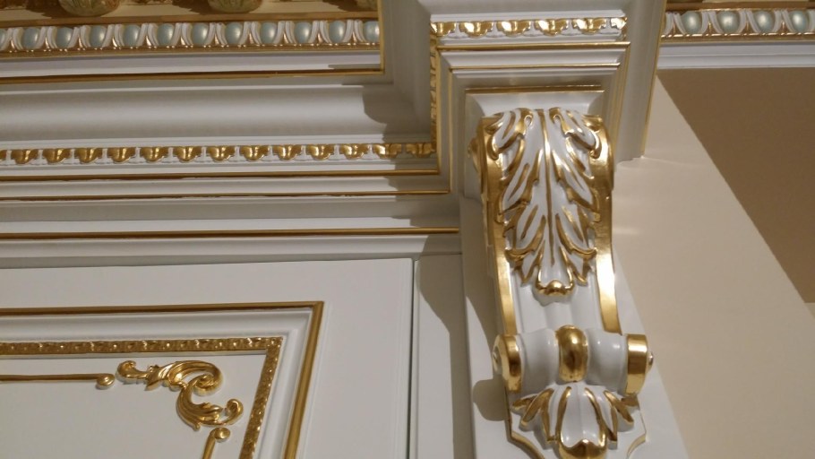 Золочение лепного декора