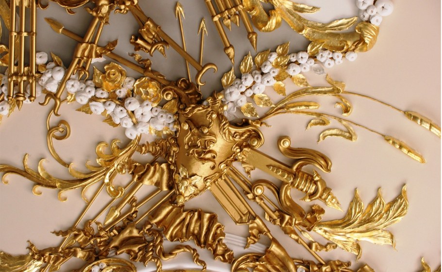 Золочение лепнины поталью