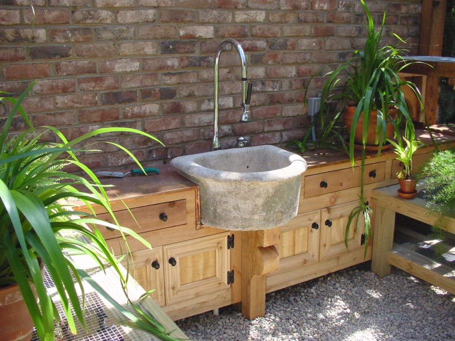 Небольшой навес для летней кухни