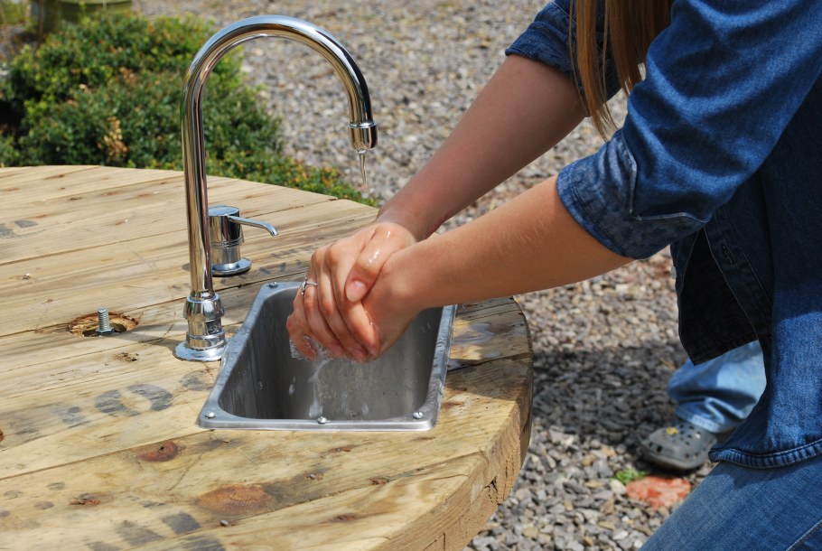 Уличный умывальник для дачи