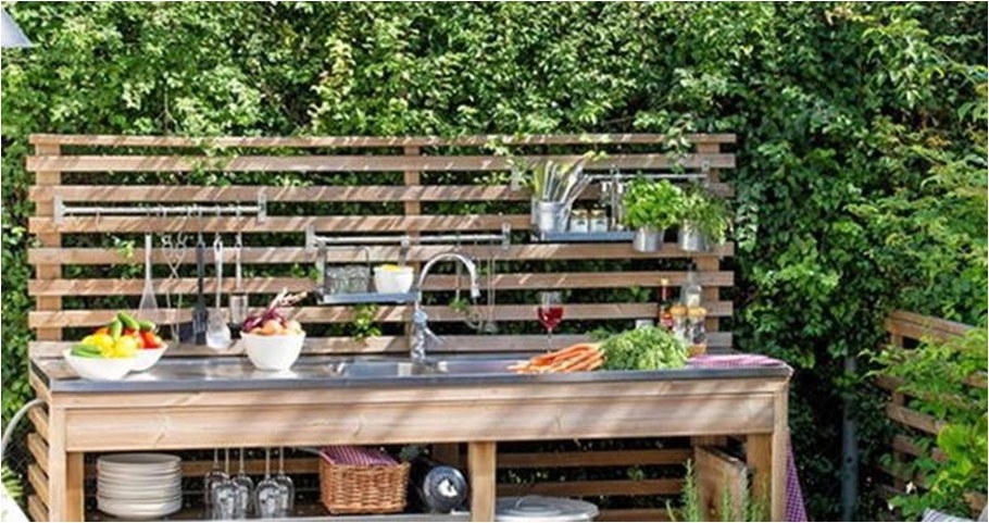 Уличная мойка для дачи с навесом