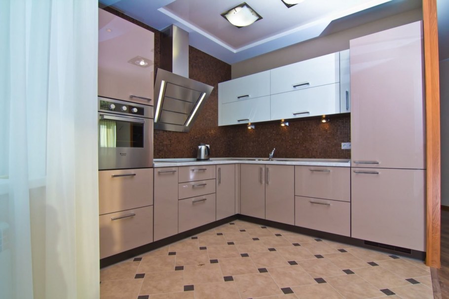 Кухня шоколадного цвета