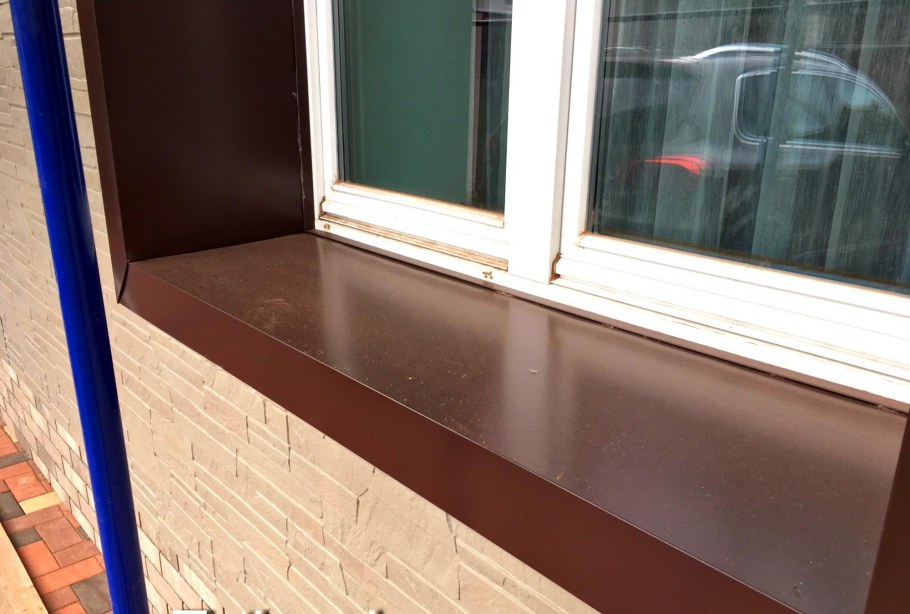 Отлив на подоконник