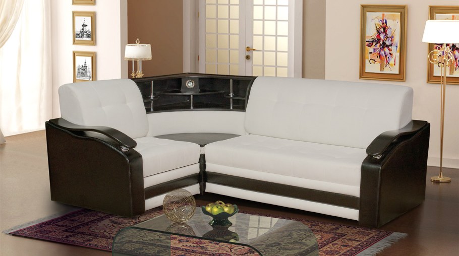 Угловой диван с баром в углу