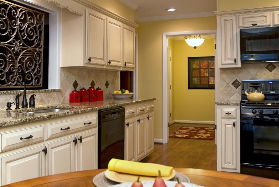 Маленькая кухня в коридоре