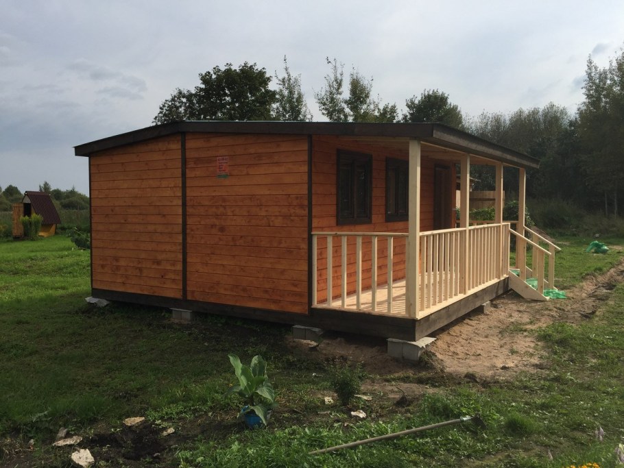 Двойная бытовка с террасой