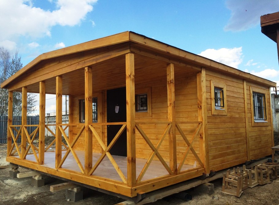 Дачная бытовка с верандой Зодчий