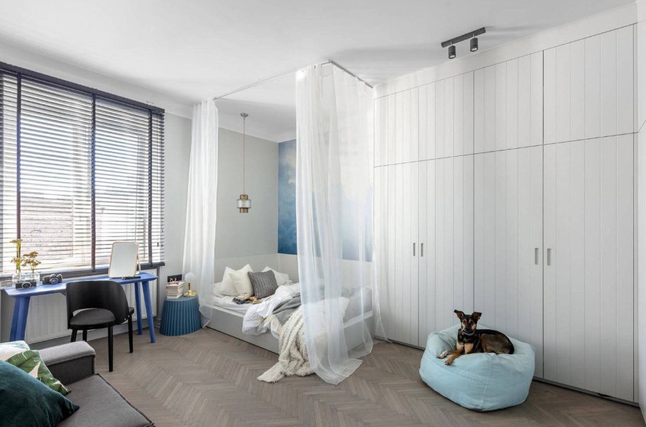 Зонирование комнаты шторами