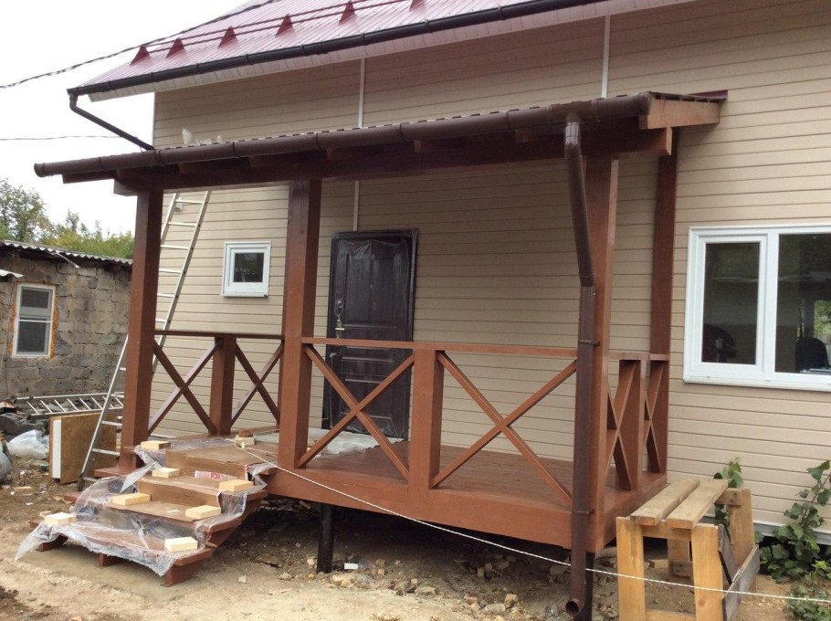 Небольшая веранда к дому