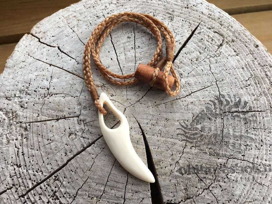 Украшения из рога